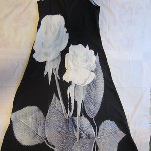 MAUNCES SMALL MAXI FLOWER SUMMER DRESS, WITH TAGE. (NEVER WORN)